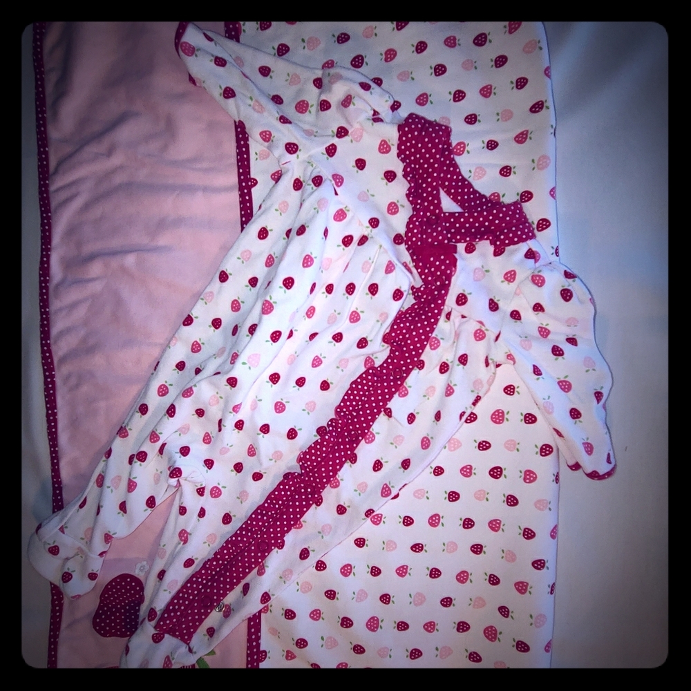 0-3 M Strawberry Pajamas and Blanket - Gymboree